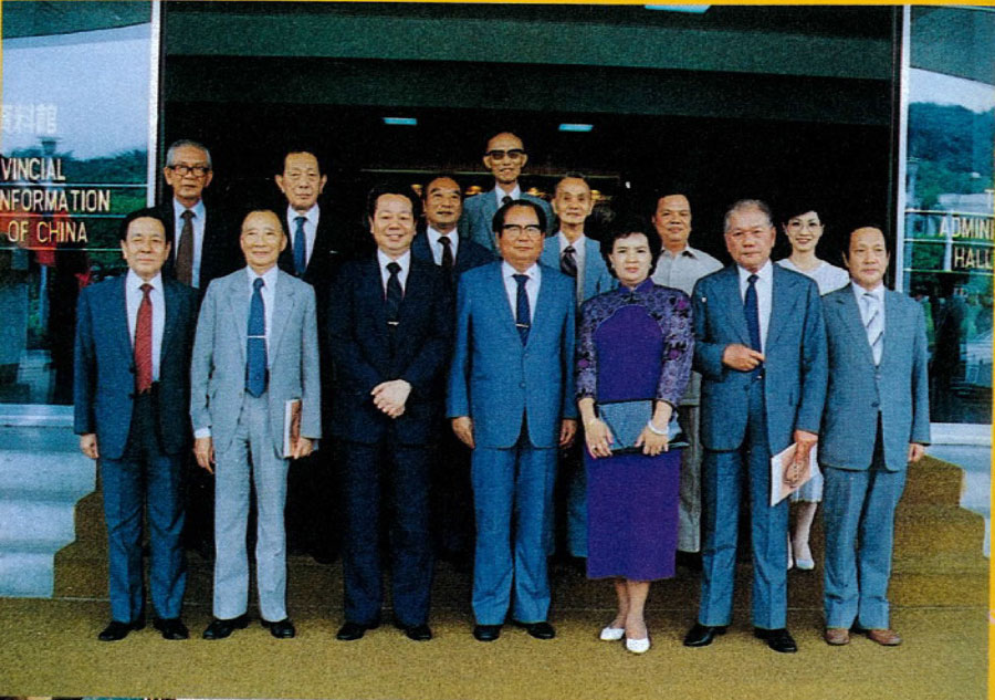 On August 7, 1987, Wu Chin-tzan, Governor of Fujian Provincial Government, visited the Taiwan Provincial Government (Wu Chin-tzan, Governor of Fujian Provincial Government, is 3rd from the left, and Chiu Chuang-huan, Governor of Taiwan Province, is 4th from the left).