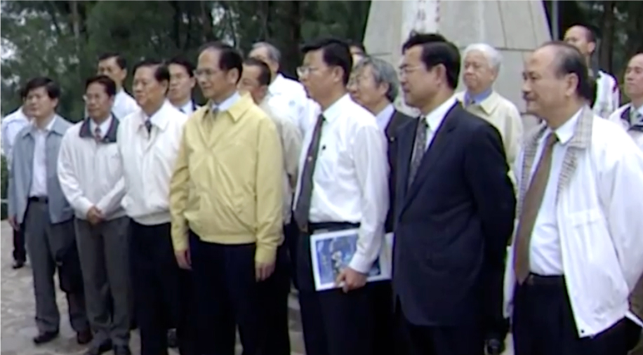 On September 26, 2002, Executive Yuan Premier You Si-kun inspected Shui Tou Commercial Port. (Open a new window to YouTube)